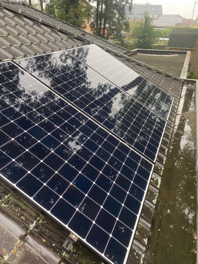 te Schiplaken tevreden klant nu haar zonnepanelen installatie door DGS gereinigd is met osmosewater filter van Streamline