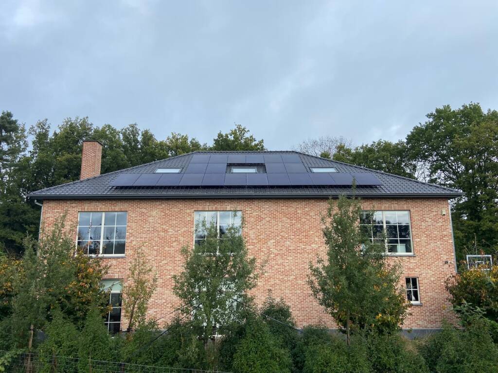 REC zonnepanelen 32stuks te 3201 Langdorp met BYD batterijen