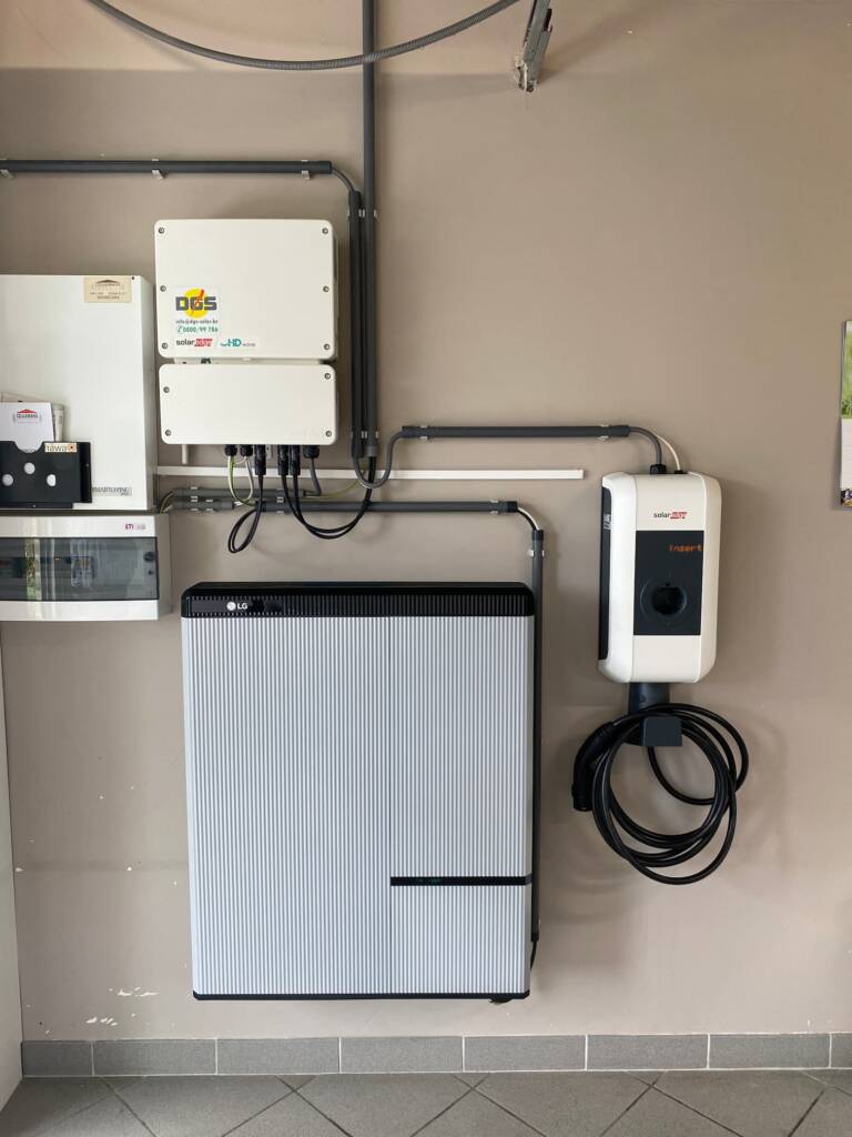 SolarEdge EV Charger laadpaal + PV + Solaredge omvormer + thuisbatterij LG installatie te Herenthout